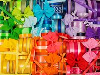 RoseArt Rainbow Ribbons And Bows - puzzle image