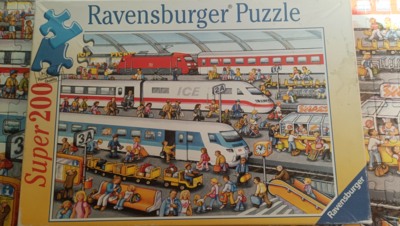 Ravensburger At the station - obrázek puzzlí