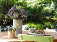 Ravensburger Blumengruß am Gartentisch - obrázek puzzlí