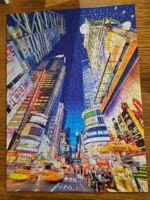 Ravensburger Luminous Times Square - imagen del puzzle