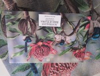 Ashdene Blue wren and waratah - パズル画像